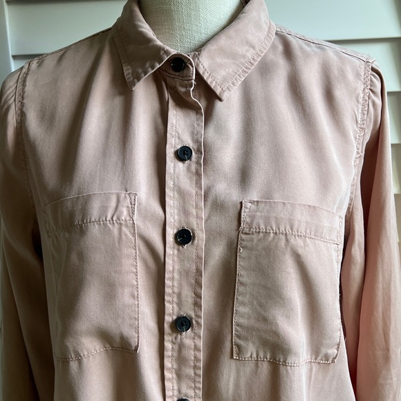 Universal Thread Button Up - Picture 2 of 7